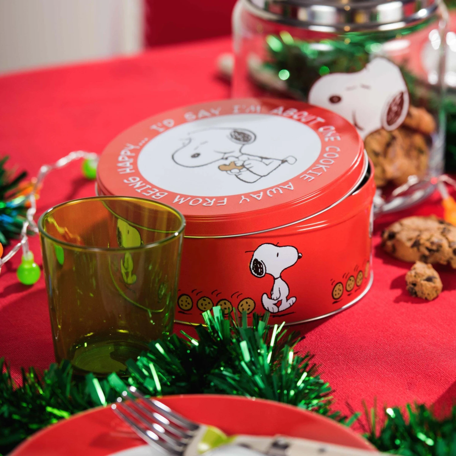 Dose Snoopy/Keks rund PEANUTS in Rot